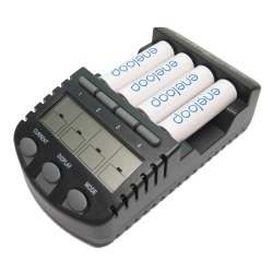 Ładowarka profesjonalna BC-700 + 4 x R6/AA Sanyo Eneloop