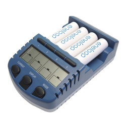 Ładowarka BC-900 + 4 x R6/AA Sanyo Eneloop